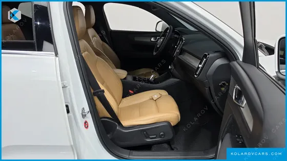 VOLVO XC40 T4 R-DESIGN