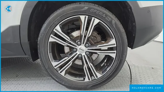 VOLVO XC40 B4 INSCRIPTION