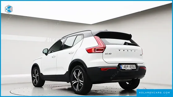VOLVO XC40 B4 R-DESIGN