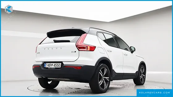 VOLVO XC40 B4 R-DESIGN