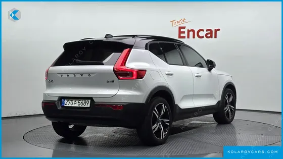 VOLVO XC40 B4 R-DESIGN