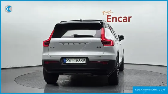 VOLVO XC40 B4 R-DESIGN