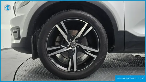 VOLVO XC40 B4 R-DESIGN