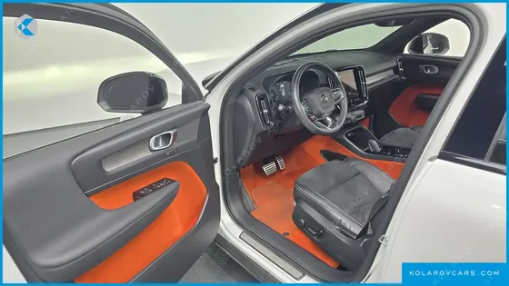 VOLVO XC40 B4 R-DESIGN