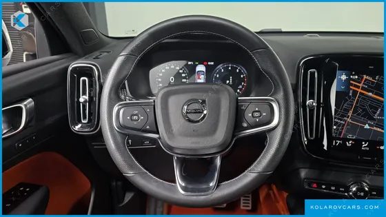 VOLVO XC40 B4 R-DESIGN