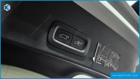 VOLVO XC40 B4 R-DESIGN