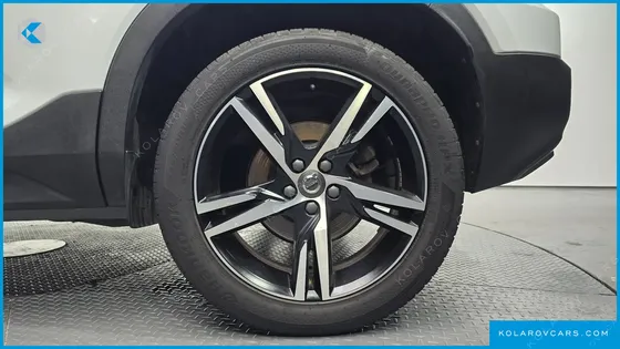 VOLVO XC40 B4 R-DESIGN