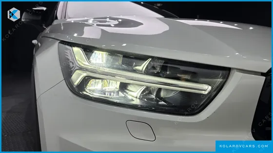 VOLVO XC40 B4 R-DESIGN