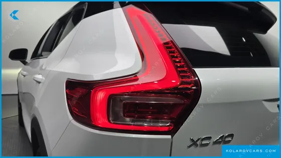 VOLVO XC40 B4 R-DESIGN