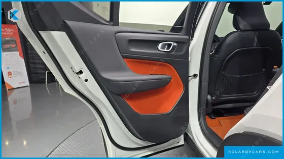 VOLVO XC40 B4 R-DESIGN
