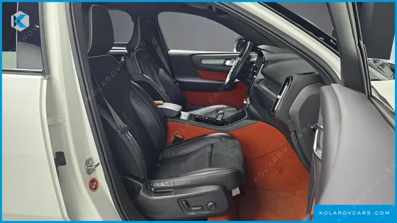 VOLVO XC40 B4 R-DESIGN