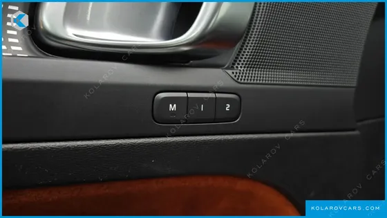 VOLVO XC40 B4 R-DESIGN