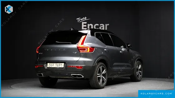 VOLVO XC40 T4 R-DESIGN