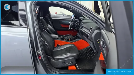 VOLVO XC40 T4 R-DESIGN