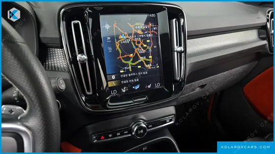VOLVO XC40 T4 R-DESIGN