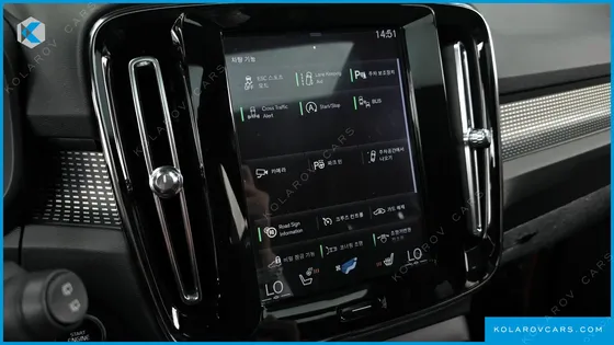 VOLVO XC40 T4 R-DESIGN