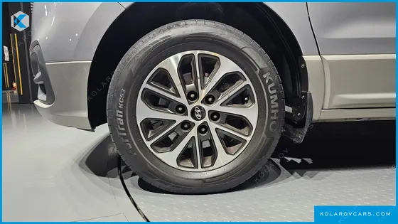 HYUNDAI STAREX 4WD URBAN 9-SEATER