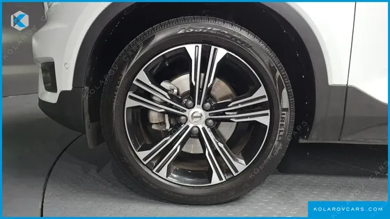 VOLVO XC40 B4 INSCRIPTION