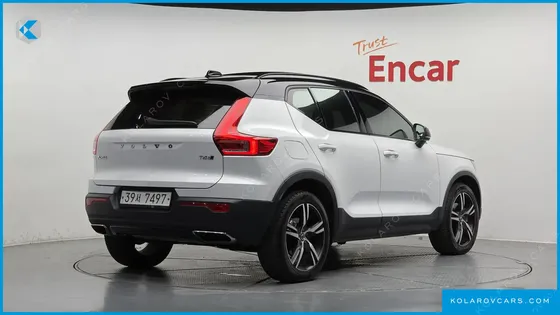 VOLVO XC40 T4 R-DESIGN