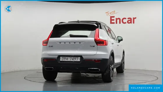 VOLVO XC40 T4 R-DESIGN