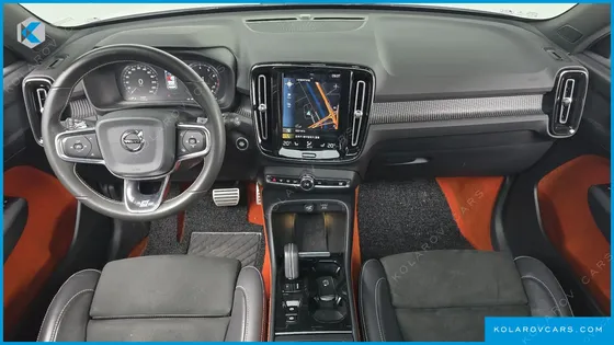 VOLVO XC40 T4 R-DESIGN