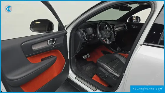 VOLVO XC40 T4 R-DESIGN