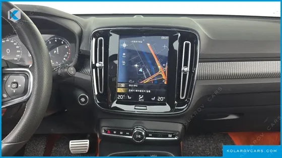 VOLVO XC40 T4 R-DESIGN