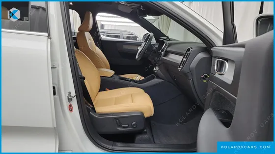 VOLVO XC40 B4 INSCRIPTION