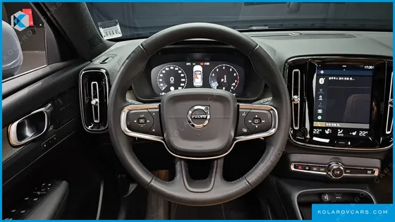 VOLVO XC40 B4 INSCRIPTION
