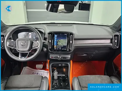 VOLVO XC40 T4 R-DESIGN
