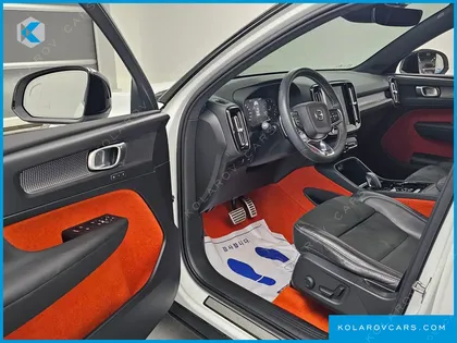 VOLVO XC40 T4 R-DESIGN
