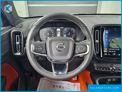 VOLVO XC40 T4 R-DESIGN