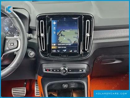 VOLVO XC40 T4 R-DESIGN