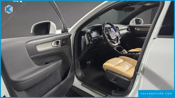 VOLVO XC40 B4 INSCRIPTION