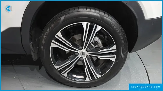 VOLVO XC40 B4 INSCRIPTION