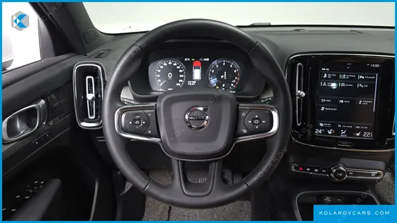 VOLVO XC40 B4 INSCRIPTION