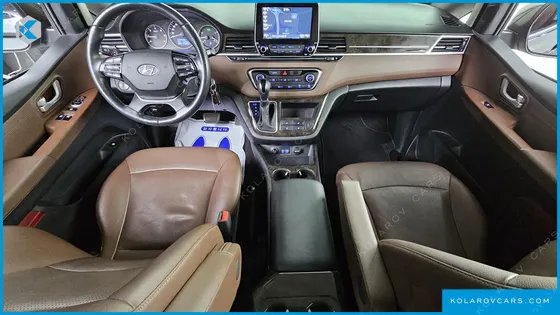 HYUNDAI STAREX 4WD URBAN 9-SEATER