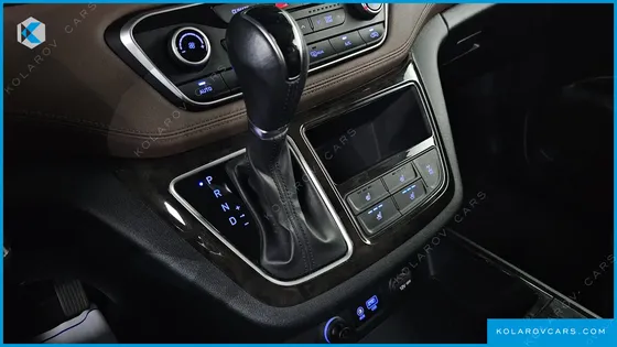 HYUNDAI STAREX 4WD URBAN 9-SEATER