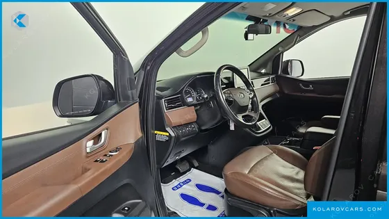 HYUNDAI STAREX 4WD URBAN 9-SEATER
