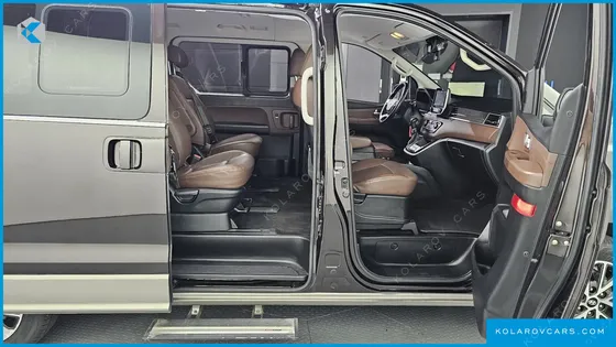 HYUNDAI STAREX 4WD URBAN 9-SEATER