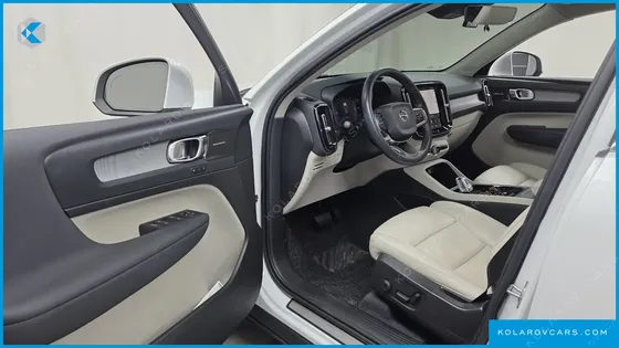 VOLVO XC40 B4 ULTIMATE BRIGHT