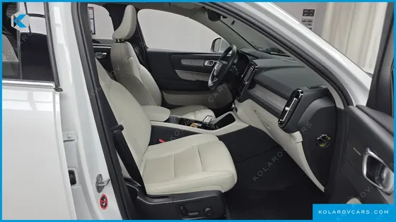 VOLVO XC40 B4 ULTIMATE BRIGHT