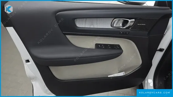 VOLVO XC40 B4 ULTIMATE BRIGHT