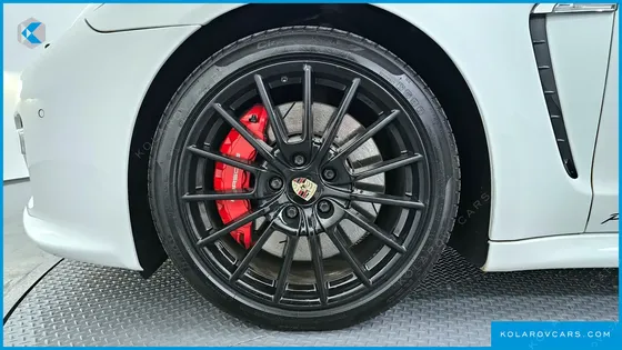 PORSCHE PANAMERA 4.8 GTS