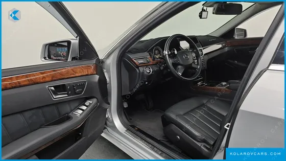 MERCEDES E-CLASS E300 ELEGANCE