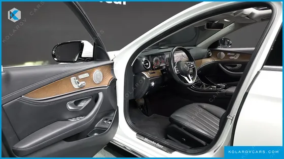 MERCEDES E-CLASS E300E EXCLUSIVE