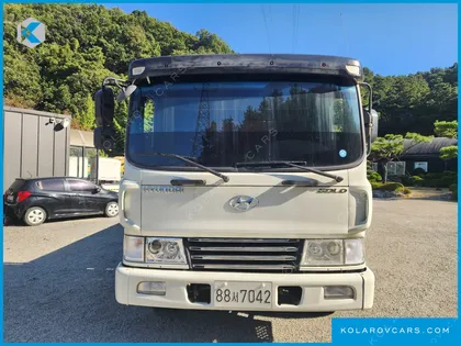 HYUNDAI MEGA TRUCK GOLD