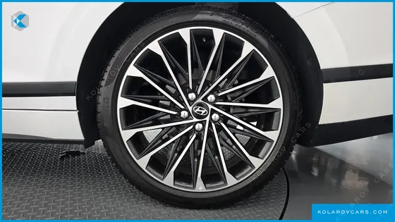 HYUNDAI GRANDEUR 2,5 GASOLINE 2WD