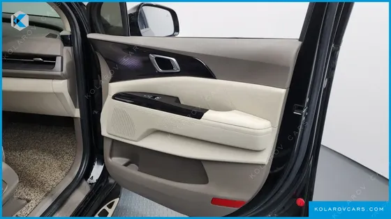 KIA CARNIVAL GASOLINE 9-SEATER SIGNATURE