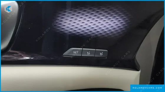KIA CARNIVAL GASOLINE 9-SEATER SIGNATURE